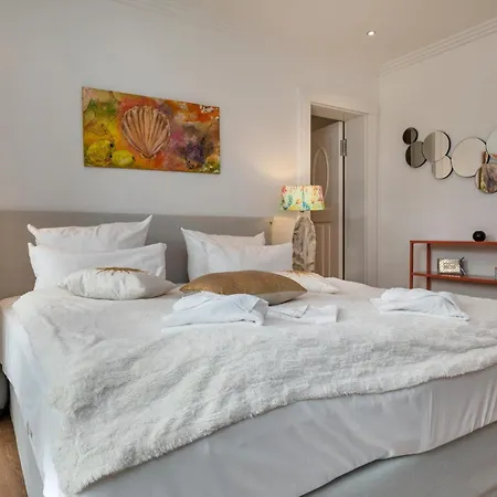 Theres Sea Shell Apartment